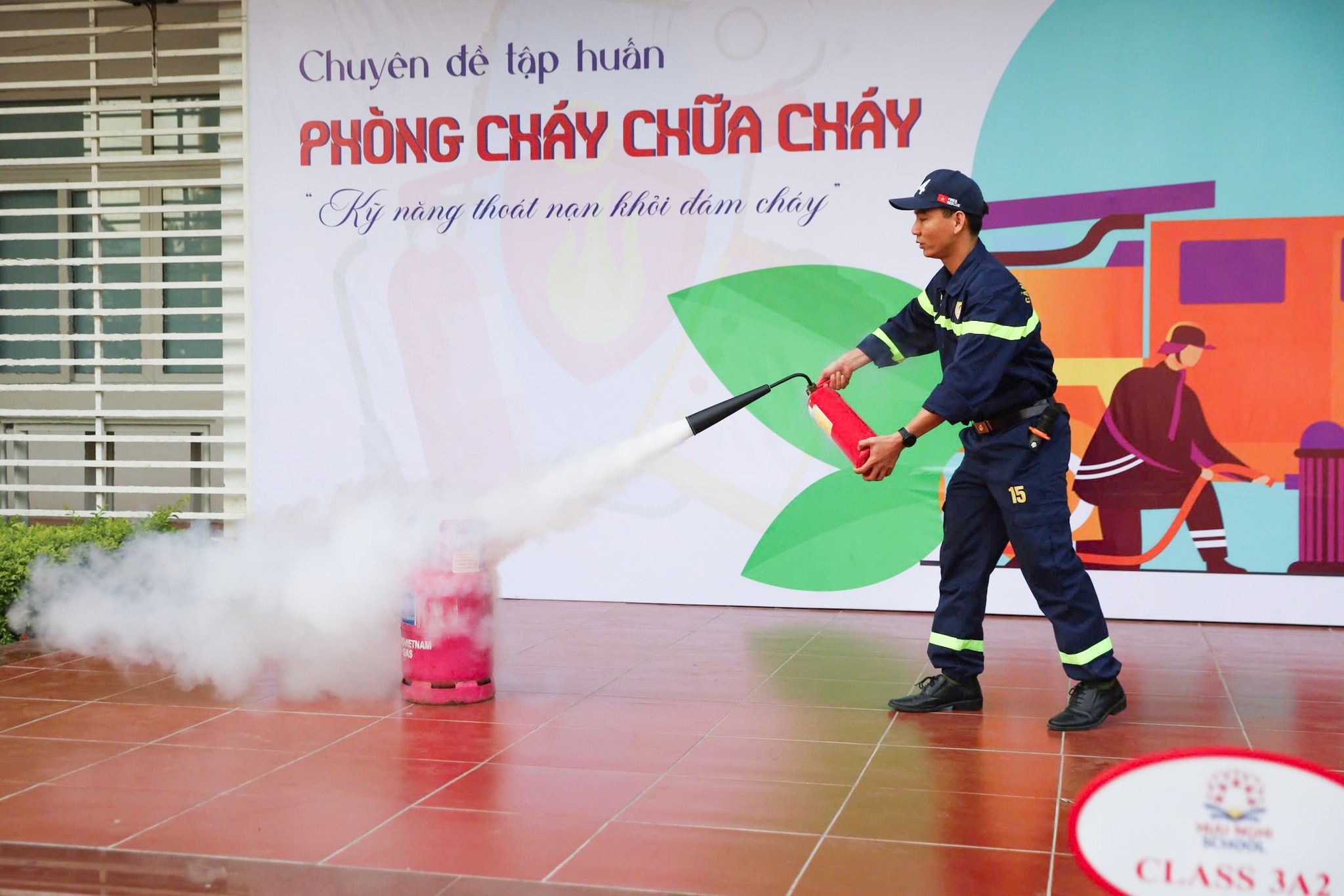 TẬP HUẤN PCCC & KỸ NĂNG THOÁT NẠN: XÂY DỰNG MÔI TRƯỜNG HỌC ĐƯỜNG AN TOÀN – CHỦ ĐỘNG – TRÁCH NHIỆM TẠI HNS