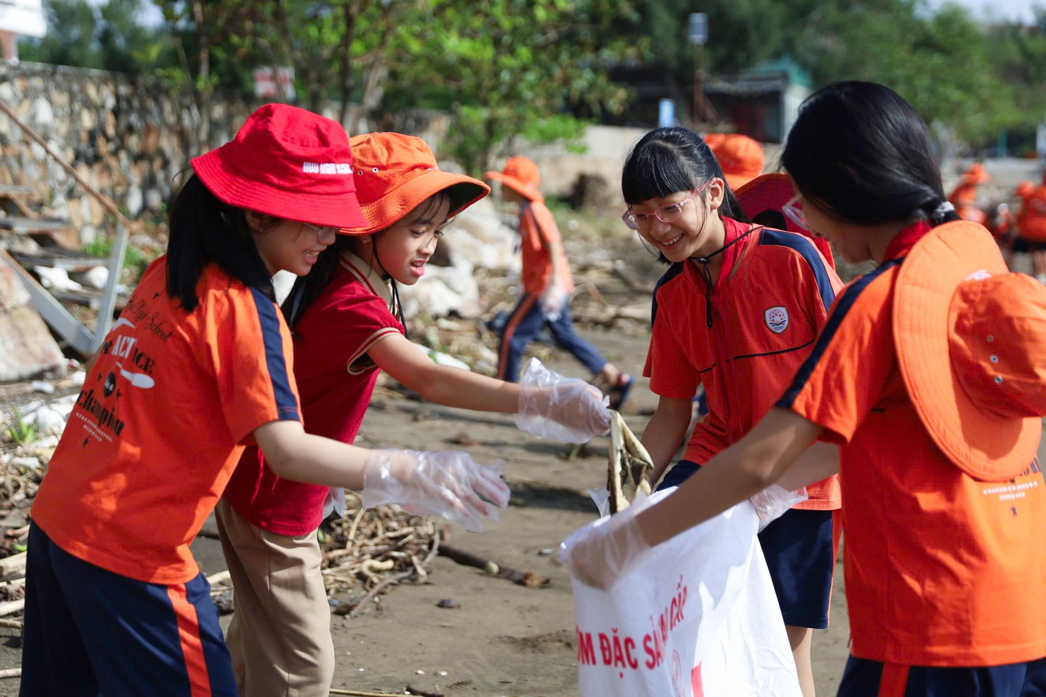 Khối 5 học về trách nhiệm bảo vệ trái đất: Hành động nhỏ - Ý nghĩa lớn 