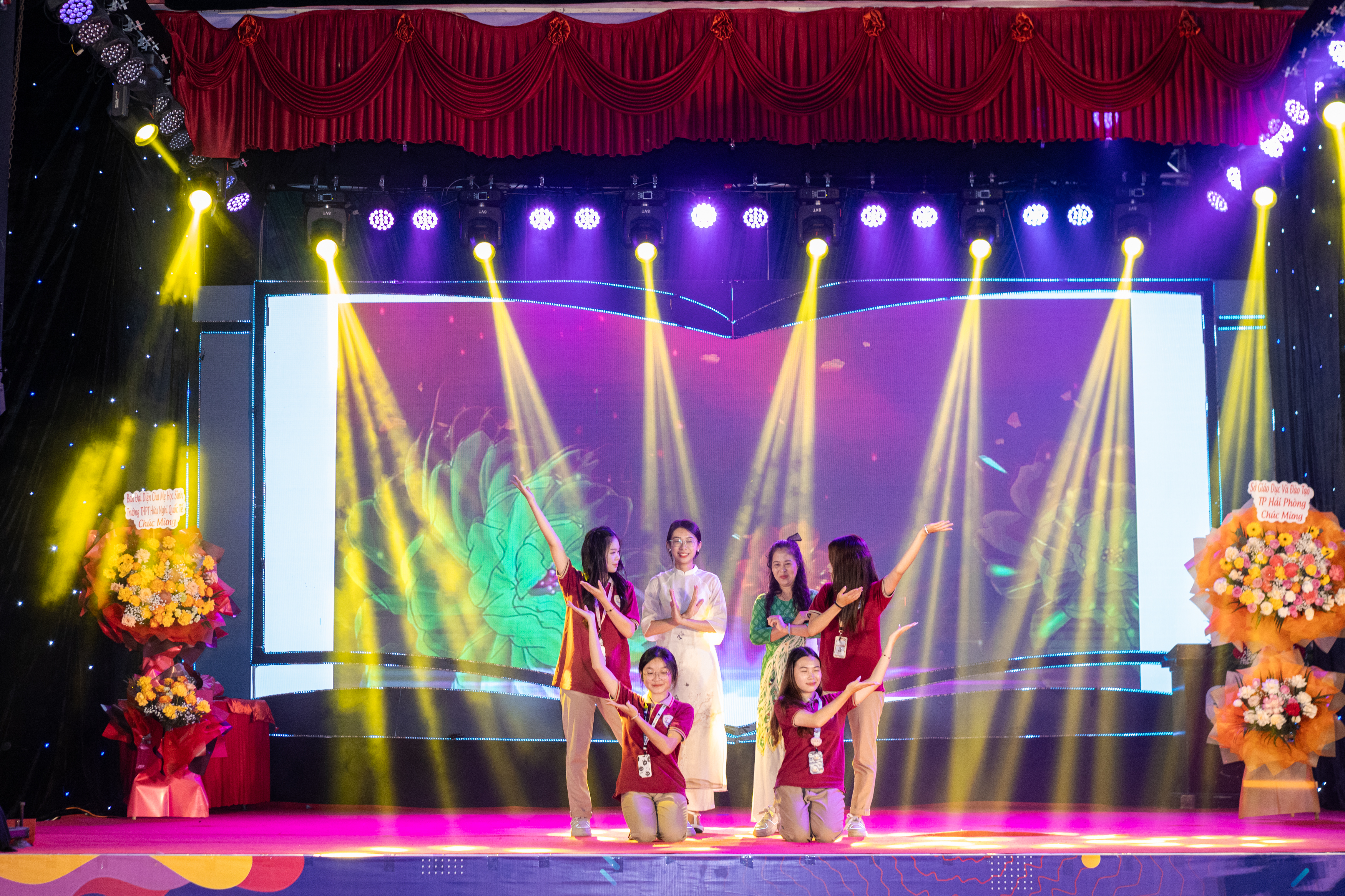 Hữu Nghị School: Bệ phóng vững chắc giúp học sinh THPT chinh phục cánh cửa Đại học và Du học