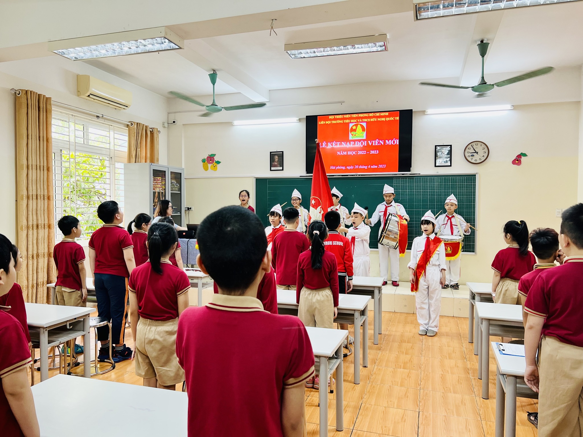 Lễ kết nạp đội viên Đội Thiếu niên Tiền phong Hồ Chí Minh