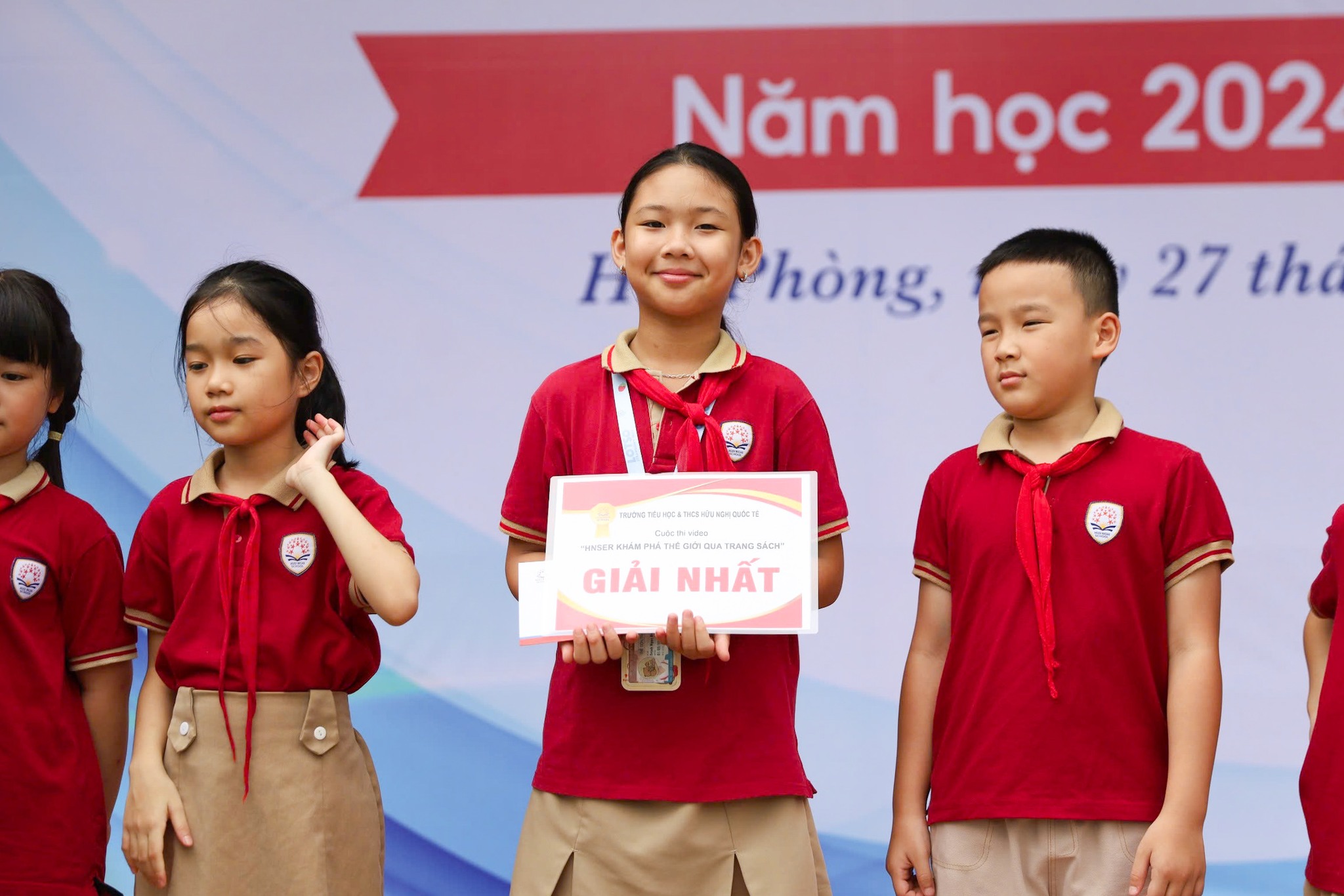 HÀNH TRÌNH KHÁM PHÁ THẾ GIỚI QUA NHỮNG TRANG SÁCH